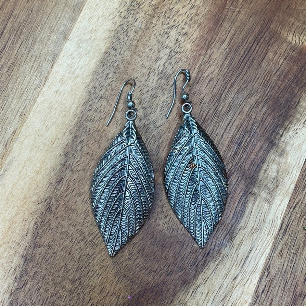 Leaf Earrings metal silver hammered engraved